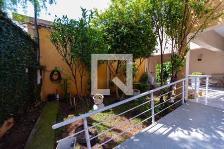 Casa à venda com 250m², 5 quartos e 4 vagas Casa à venda com 250m², 5 quartos e 4 vagasGaragem