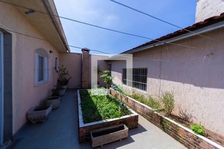 Casa à venda com 250m², 5 quartos e 4 vagas Casa à venda com 250m², 5 quartos e 4 vagasTerraço