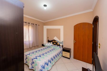 Casa à venda com 250m², 5 quartos e 4 vagas Casa à venda com 250m², 5 quartos e 4 vagasQuarto 4