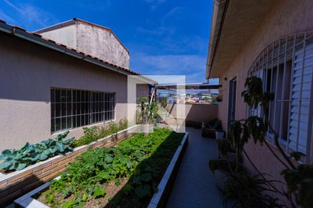 Casa à venda com 250m², 5 quartos e 4 vagas Casa à venda com 250m², 5 quartos e 4 vagasTerraço
