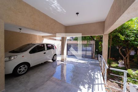 Casa à venda com 250m², 5 quartos e 4 vagas Casa à venda com 250m², 5 quartos e 4 vagasGaragem