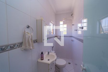 Casa à venda com 250m², 5 quartos e 4 vagas Casa à venda com 250m², 5 quartos e 4 vagasBanheiro