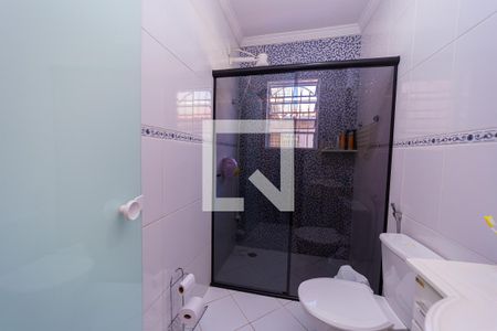 Casa à venda com 250m², 5 quartos e 4 vagas Casa à venda com 250m², 5 quartos e 4 vagasBanheiro do quarto 4