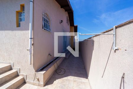 Casa à venda com 250m², 5 quartos e 4 vagas Casa à venda com 250m², 5 quartos e 4 vagasTerraço