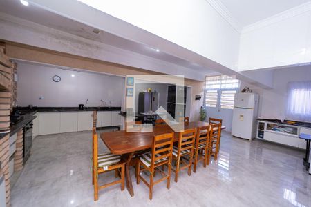 Casa à venda com 250m², 5 quartos e 4 vagas Casa à venda com 250m², 5 quartos e 4 vagasCozinha