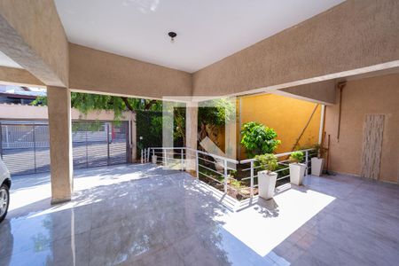 Casa à venda com 250m², 5 quartos e 4 vagas Casa à venda com 250m², 5 quartos e 4 vagasGaragem