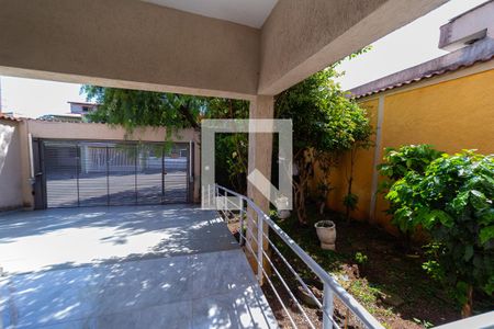 Casa à venda com 250m², 5 quartos e 4 vagas Casa à venda com 250m², 5 quartos e 4 vagasGaragem