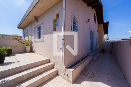 Casa à venda com 250m², 5 quartos e 4 vagas Casa à venda com 250m², 5 quartos e 4 vagasTerraço