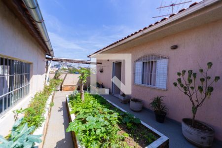 Casa à venda com 250m², 5 quartos e 4 vagas Casa à venda com 250m², 5 quartos e 4 vagasTerraço