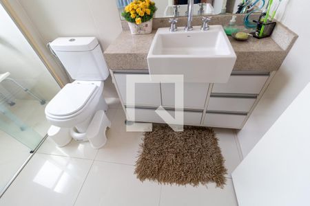 Apartamento à venda com 232m², 3 quartos e 4 vagasbanheiro da Suíte 2