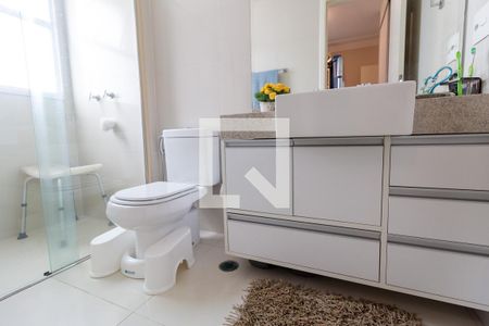 Apartamento à venda com 232m², 3 quartos e 4 vagasBanheiro da Suíte 2