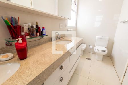 Apartamento à venda com 232m², 3 quartos e 4 vagasBanheiro da Suíte 3