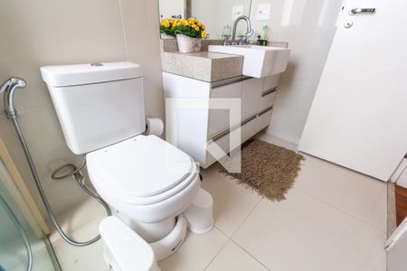 Apartamento à venda com 232m², 3 quartos e 4 vagasBanheiro da Suíte 2