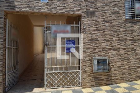 Casa à venda com 60m², 2 quartos e 2 vagasFachada + Plaquinha