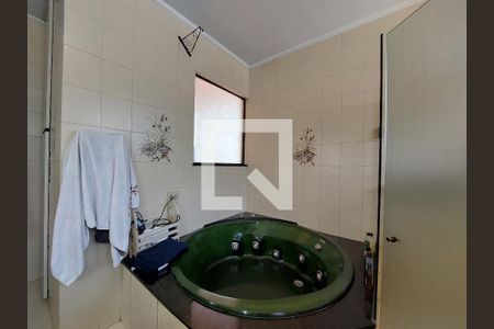 Casa para alugar com 500m², 4 quartos e 6 vagas Casa para alugar com 500m², 4 quartos e 6 vagasBanheiro 3