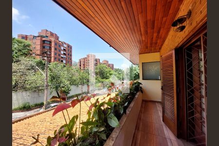 Casa para alugar com 500m², 4 quartos e 6 vagas Casa para alugar com 500m², 4 quartos e 6 vagasVaranda - Quarto 3