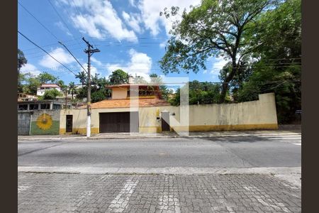 Casa para alugar com 500m², 4 quartos e 6 vagas Casa para alugar com 500m², 4 quartos e 6 vagasFachada / Plaquinha instalada