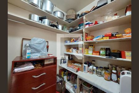 Casa para alugar com 500m², 4 quartos e 6 vagas Casa para alugar com 500m², 4 quartos e 6 vagasDespensa