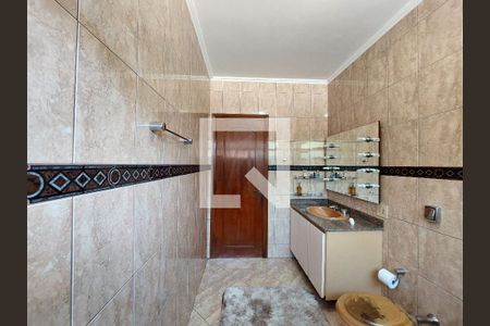 Casa para alugar com 500m², 4 quartos e 6 vagas Casa para alugar com 500m², 4 quartos e 6 vagasBanheiro 1