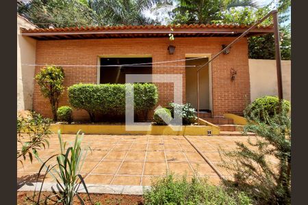 Casa para alugar com 500m², 4 quartos e 6 vagas Casa para alugar com 500m², 4 quartos e 6 vagasQuintal
