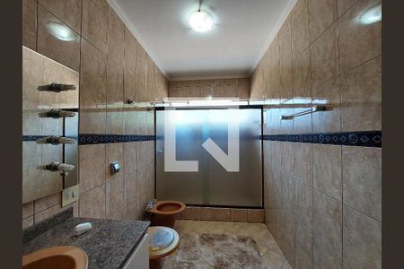 Casa para alugar com 500m², 4 quartos e 6 vagas Casa para alugar com 500m², 4 quartos e 6 vagasBanheiro 1