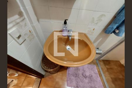 Casa para alugar com 500m², 4 quartos e 6 vagas Casa para alugar com 500m², 4 quartos e 6 vagasBanheiro na Área de Serviço