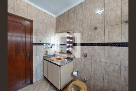 Casa para alugar com 500m², 4 quartos e 6 vagas Casa para alugar com 500m², 4 quartos e 6 vagasBanheiro 1