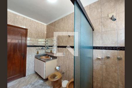 Casa para alugar com 500m², 4 quartos e 6 vagas Casa para alugar com 500m², 4 quartos e 6 vagasBanheiro 1