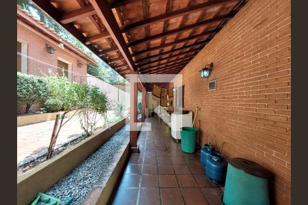 Casa para alugar com 500m², 4 quartos e 6 vagas Casa para alugar com 500m², 4 quartos e 6 vagasQuintal