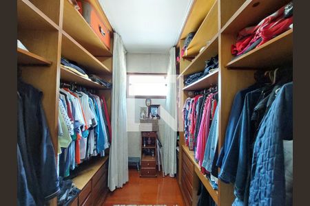 Casa para alugar com 500m², 4 quartos e 6 vagas Casa para alugar com 500m², 4 quartos e 6 vagasCloset - Quarto 3