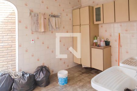 Área de Serviço de casa para alugar com 4 quartos, 375m² em Jardim Santa Mena, Guarulhos