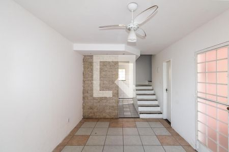 Casa para alugar com 90m², 2 quartos e 2 vagasSala