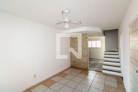 Casa para alugar com 90m², 2 quartos e 2 vagasSala
