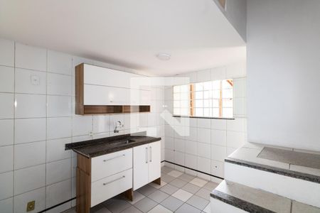 Casa para alugar com 90m², 2 quartos e 2 vagasCozinha