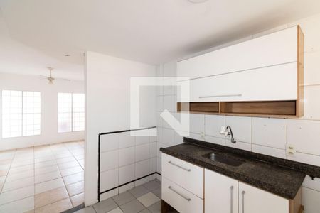 Casa para alugar com 90m², 2 quartos e 2 vagasCozinha