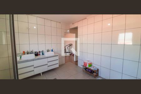 Casa à venda com 349m², 3 quartos e 5 vagasBanheiro da Suíte