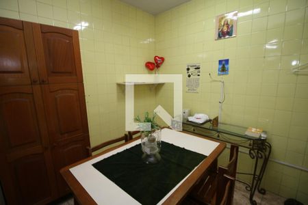 Casa à venda com 341m², 2 quartos e 3 vagasCozinha e Copa