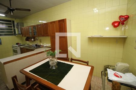 Casa à venda com 341m², 2 quartos e 3 vagasCozinha e Copa