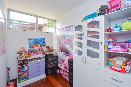 Casa à venda com 600m², 4 quartos e 1 vagaÁrea de Serviço