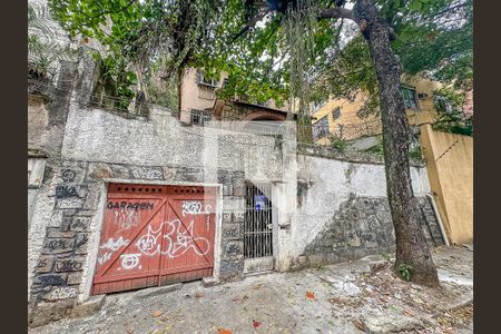 Casa à venda com 300m², 5 quartos e 1 vagaFachada
