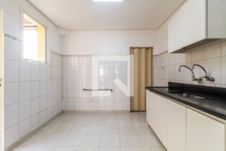 Casa à venda com 235m², 3 quartos e 2 vagas Casa à venda com 235m², 3 quartos e 2 vagasCozinha
