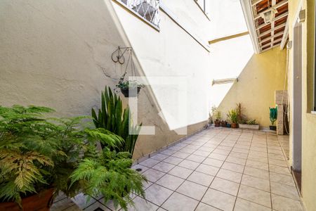 Casa à venda com 235m², 3 quartos e 2 vagas Casa à venda com 235m², 3 quartos e 2 vagasQuintal