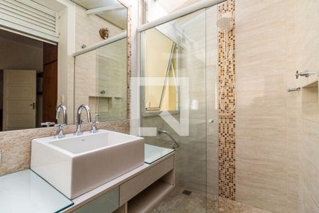 Casa à venda com 235m², 3 quartos e 2 vagas Casa à venda com 235m², 3 quartos e 2 vagasBanheiro da Suíte