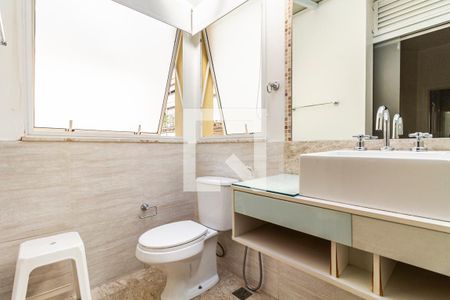 Casa à venda com 235m², 3 quartos e 2 vagas Casa à venda com 235m², 3 quartos e 2 vagasBanheiro da Suíte