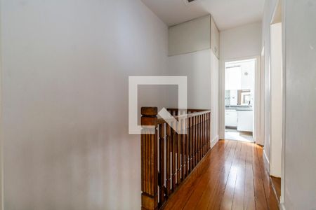 Casa à venda com 235m², 3 quartos e 2 vagas Casa à venda com 235m², 3 quartos e 2 vagasCorredor