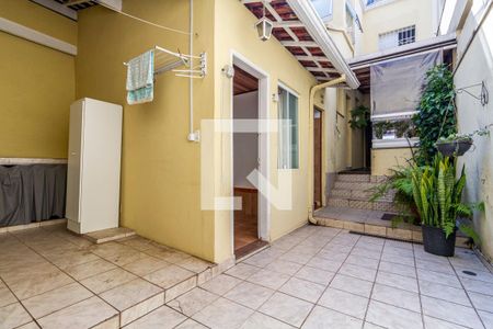 Casa à venda com 235m², 3 quartos e 2 vagas Casa à venda com 235m², 3 quartos e 2 vagasQuintal
