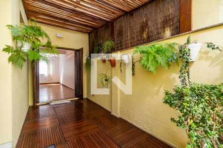 Casa à venda com 235m², 3 quartos e 2 vagas Casa à venda com 235m², 3 quartos e 2 vagasQuintal