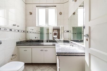 Casa à venda com 235m², 3 quartos e 2 vagas Casa à venda com 235m², 3 quartos e 2 vagasBanheiro Social