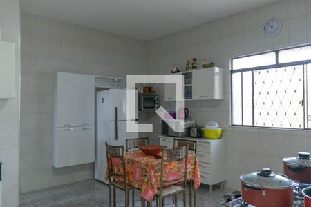 Casa à venda com 347m², 3 quartos e 3 vagas Casa à venda com 347m², 3 quartos e 3 vagasCozinha