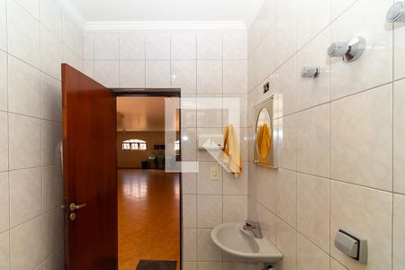 Casa à venda com 264m², 3 quartos e 6 vagasBanheiro de serviço